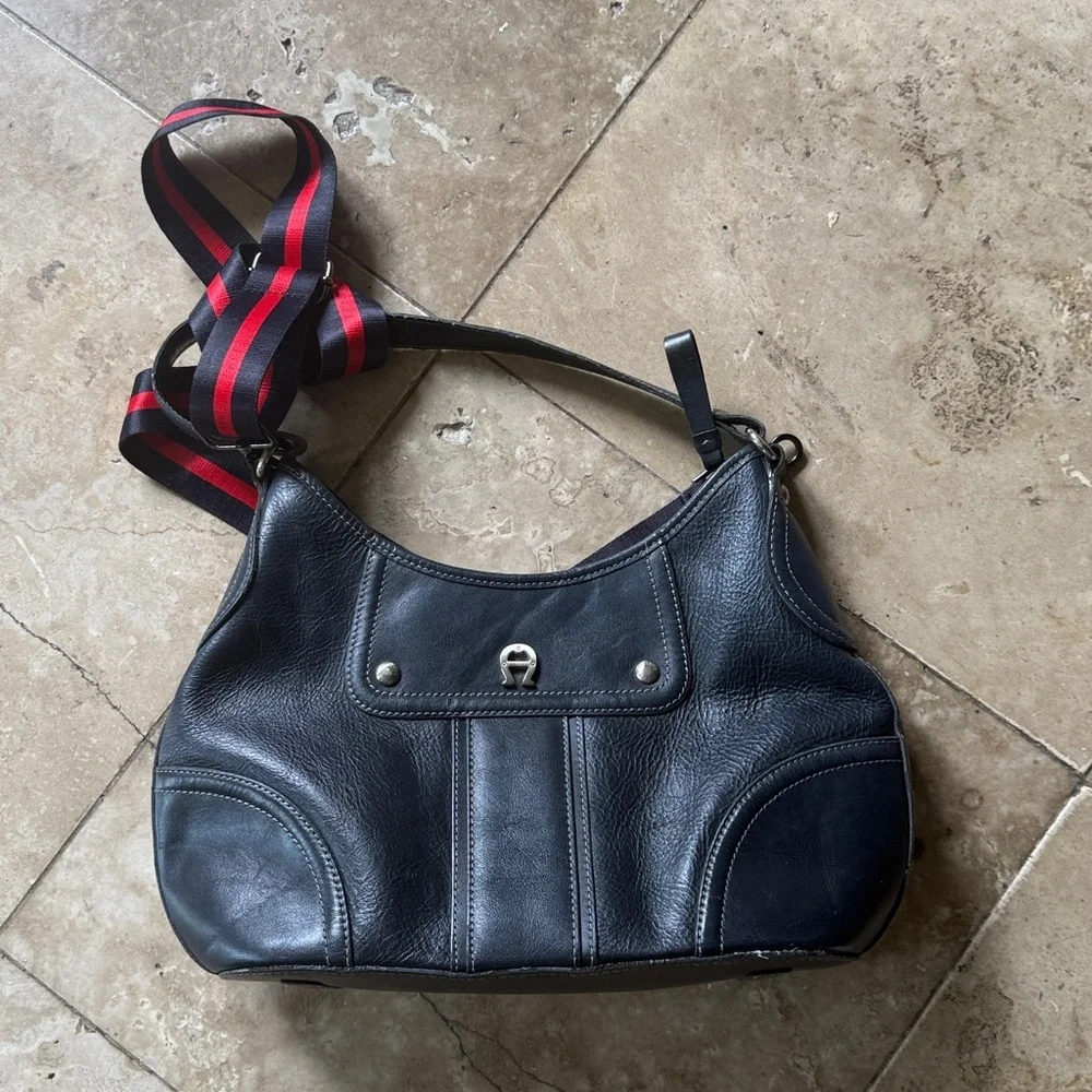 ETIENNE AIGNER ladies, black, leather handbag, preowned good condition clean